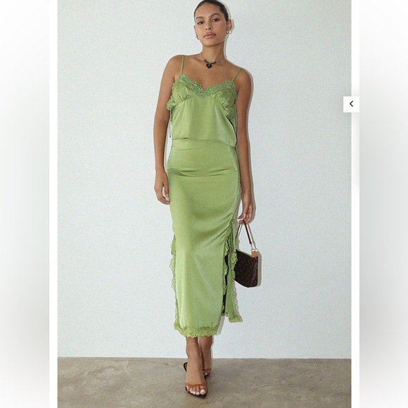 Bailey Rose Tops - Bailey Rose green satin lace side open cami top Size M